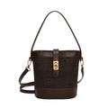 Bolso saco de cuero marrón y tweed con cierre dorado y correa ajustable en vista frontal - Marrón