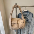 Minimalistische beige Cord-Einkaufstasche mit Vordertaschen und verstellbarem Gurt - 46*15*25cm / Khaki