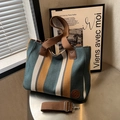 Gestreifte gewebte Tragetasche in Petrol und Gelb mit braunem Schultergurt - Blau