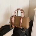 Vintage bruine leren crossbodytas met decoratieve sjaalhandgreep en NXBG-logo - Khaki