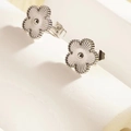 Boucles d'oreilles élégantes en acier inoxydable argenté avec motif fleur à 5 pétales - Style Fleur Argentée à Cinq Pétales (F3424) / Argenté