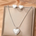 Set di collana e orecchini con ciondolo a cuore in argento e trama radiale su seta - Stile Argento (C9532)