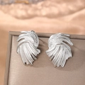 Boucles d'oreilles spirales argentées avec texture plume sur fond de soie élégant - Style Spirale Irrégulière Argenté (C6294)