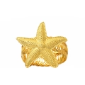 Vue détaillée d'une bague étoile de mer dorée avec texture perlée et anneau tissé ajouré - Style Étoile de Mer Dorée