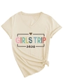 Détail du t-shirt beige à col en V avec texte Girls Trip 2026 et cœur léopard - S / Sable (Graphique Noir)