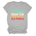 Detaillierte Flachbildaufnahme eines grauen T-Shirts mit buntem Retro-Grafiktext - S / Hellgrau