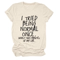 Dettaglio dello slogan 'I TRIED BEING NORMAL' su una maglietta in cotone beige a girocollo - S / Sabbia (Font Nero)