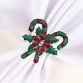 Detailansicht der Weihnachtsserviettenring mit Zuckerstange, Schleife und Blättern - Weihnachtszuckerstange Stil