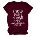 Détail du t-shirt bordeaux avec l'imprimé textuel blanc 'I TRIED BEING NORMAL' - S / Rouge Vin (Police Blanche)