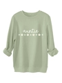 Détail du texte auntie blanc et de l'imprimé marguerite sur le sweat épais vert sauge - Vert olive