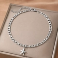 Tobillera punk de acero inoxidable con cadena Fígaro y colgante de estrella desde ángulo - Plata (C6278)
