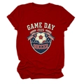 Détail de l'imprimé Game Day 2026 Soccer avec motifs drapeau US sur un t-shirt rouge - S / Rouge