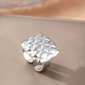 Bague ouverte rectangulaire matelassée en argent élégante avec finition miroir polie - Style Rectangulaire Matelassé Argenté (F2010)