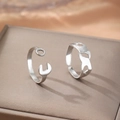 Minimalistisches Set aus silbernen Edelstahlringen mit Schraubenschlüssel-Design - Silberner Schraubenschlüssel- und Unregelmäßiger Hohlstil (C7078)