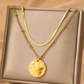 Zweilagige goldene Edelstahlkette mit einem runden Anhänger in gehämmerter Optik - Zweireihiger Hammerschlag Runder Stil (C6237) / Gold