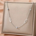 Elegante collana in acciaio inossidabile con tre zirconi tondi e maglie ovali su catena - Stile Anello Tondo Ovale Argento (C4628)