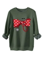 Detail eines dunkelgrünen Sweatshirts mit Stethoskop-Herz-Print und grauem Fleece-Futter - S / Armeegrün