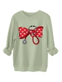 Détail du sweat vert sauge avec imprimé nœud papillon cœur et stéthoscope - Vert olive