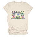 Dettaglio delle stampe di conigli tie-dye colorati su una t-shirt crema a girocollo - S / Sabbia