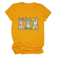 Dettaglio di una t-shirt gialla con stampa colorata di conigli graffiti e scollo rotondo - S / Giallo Senape