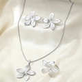Elegante zilveren bloemen sieradenset met ketting oorbellen en open ring - Zilveren Bloem Stijl (F2600)