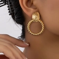 Vintage gouden hangoorbellen met gehamerde studs en gedraaide metalen ringen voor dames - Gouden Gehamerd Rechthoek Stijl (F351)