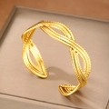 Minimalistische gouden opengewerkte armband met gevlochten textuur en kralen - Gekruiste Twist Holle Stijl (F3047) / Goud
