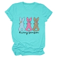 Détail de l'imprimé graphique lapin sur t-shirt vert menthe avec texte bunny season - Bleu Eau Profonde (Texte Noir)
