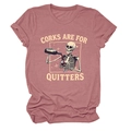 Détail du graphisme de squelette de vin amusant sur un t-shirt en coton rose clair - S / Or rose