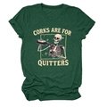 Détail du motif squelette versant du vin et texte CORKS ARE FOR QUITTERS sur le t-shirt - S / Vert Vintage