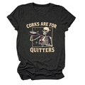 Détail du t-shirt gris anthracite avec motif squelette vin et lettrage rétro blanc - S / Noir