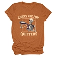 Détail du texte 'Corks Are For Quitters' et motif squelette sur T-shirt en coton orange - S / Orange Brûlé