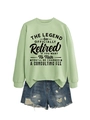 Flachbild von lässigem hellgrünem Sweatshirt mit Spruch und Destroyed-Denim-Shorts - Olivgrün (Schwarze Schrift)