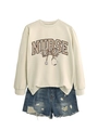 Détail du sweat-shirt infirmière avec nœud imprimé léopard et motif de stéthoscope - Sable