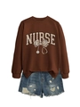Tenue à plat de sweat-shirt infirmier marron avec noeud léopard et short en jean bleu - Café