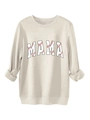 Détail du sweat crème montrant l'imprimé MAMA avec texture de baseball rouge - S / Sable