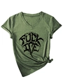 Détail d'un t-shirt col V vert armée avec imprimé noir et nœud décoratif sur le bas - Vert Olive (Imprimé Noir)