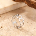 Anillo ajustable de acero inoxidable plateado con círculos y cuadrados geométricos huecos - Estilo Hueco Geométrico Plateado (C1622)