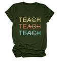 Détail du t-shirt en coton vert olive avec impression 'Teach Compassion Kindness' - Vert Militaire