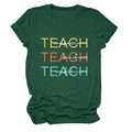 Détail du t-shirt en coton vert foncé avec imprimé coloré TEACH compassion et bonté - Vert Vintage