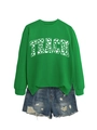 Detail von hellgrünem Teach-Sweatshirt mit Herztext und destroyed Denim-Shorts - S / Grasgrün (Weiße Schrift)