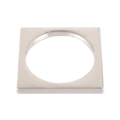 Rond de serviette carré en métal argenté poli avec découpe ronde pour décor de table - Argenté