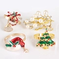 Set de 4 servilleteros navideños con reno, árbol y gorro de Papá Noel sobre blanco - Estilo 1 (Cuerno de Oro/Alce/Gorro de Papá Noel/Árbol de Navidad)