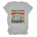 Dettaglio della stampa cactus del deserto su t-shirt grigia con strisce retrò - S / Grigio Chiaro (Grafica Cactus)