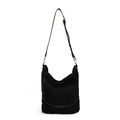 Elegante borsa a secchiello nera in lana d'agnello con inserti in pelle scamosciata - Nero
