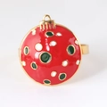 Detail eines Serviettenrings mit roter Weihnachtskugel, bunten Punkten und goldenem Finish - Weihnachtskugel 1 (Rot mit Grün Weißen Punkten)