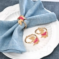 Gouden druivenrank servetringenset met roze bessen op elegante tafelzetting - Roze Druif Stijl / Goud + Roze