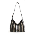 Bolso tote de rayas negras, grises y blancas con elegantes correas de cuero al hombro - Cuadros Negros y Blancos