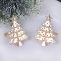 Matte goldene Weihnachtsbaum Serviettenringe 2er-Set auf einem weißen Keramikteller - Gold