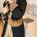 Bolso bandolera croissant marrón retro con cuero plisado y correa delgada - Caqui